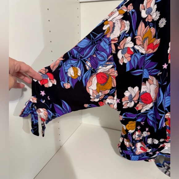 Free People Keepin’ On Tee Tropical Floral Print Women's Ling Sleeve Blouse Med. - Picture 9 of 12
